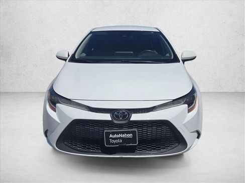 Used 2020 Toyota Corolla LE FWD image 2