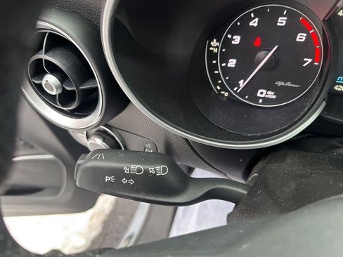 Used 2023 Alfa Romeo Stelvio Ti image 35