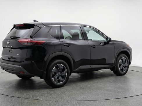 Used 2025 Nissan Rogue SV image 9