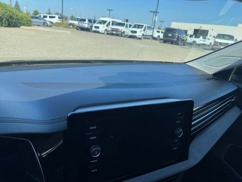 Used 2025 Volkswagen Jetta SE image 34