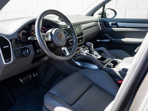Certified 2022 Porsche Cayenne Turbo image 5