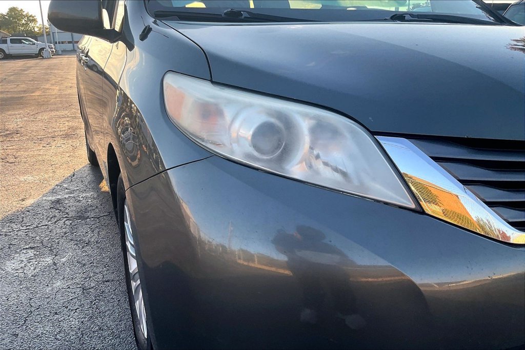 Used 2013 Toyota Sienna XLE FWD image 29