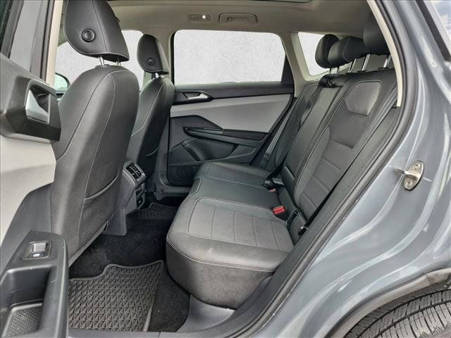 Used 2023 Volkswagen Taos SE w/ Panoramic Sunroof Package FWD image 17