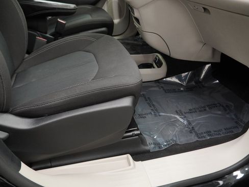 Used 2023 Chrysler Voyager LX image 44