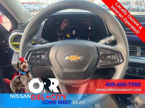 Used 2025 Chevrolet Trax LT FWD image 15