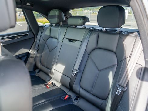 Certified 2026 Porsche Macan AWD/4WD image 22