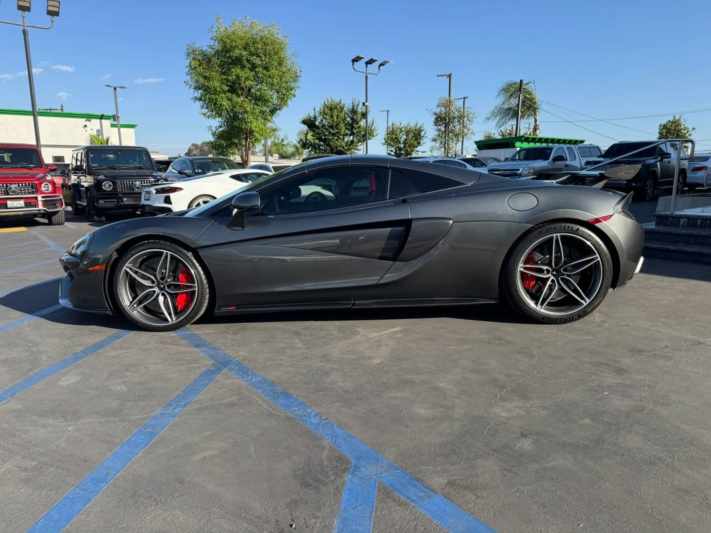 Used 2019 McLaren 570S Spider RWD image 5