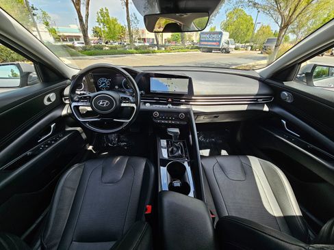 Used 2023 Hyundai Elantra Limited image 18