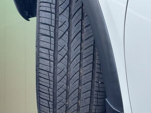 Used 2017 INFINITI QX30 Premium w/ Navigation Package image 11