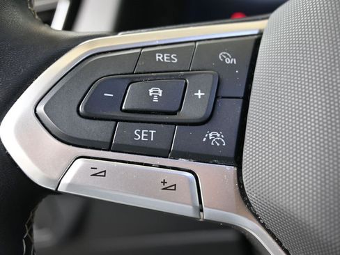 Used 2025 Volkswagen Atlas Cross Sport SE image 24