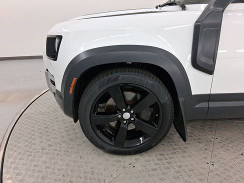 Used 2023 Land Rover Defender 110 SE image 11