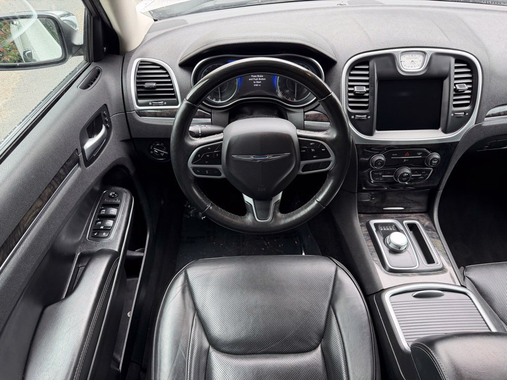 Used 2019 Chrysler 300 Limited RWD image 10