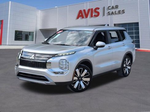 Used 2025 Mitsubishi Outlander SE FWD image 1