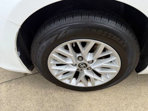 Used 2017 Toyota Camry LE FWD image 6