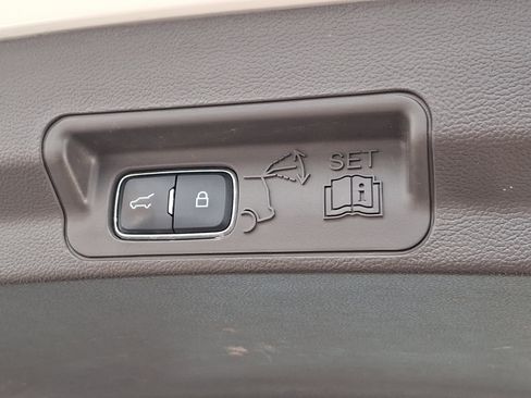 Used 2020 Ford Explorer Platinum w/ Premium Technology Package image 33