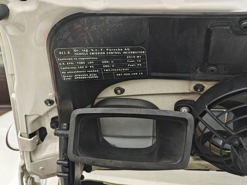 Used 2010 Porsche 911 Carrera 4S image 43