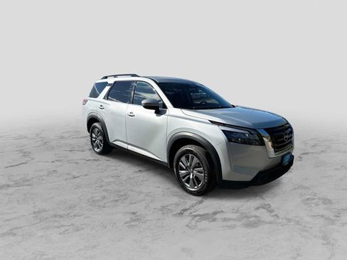 Used 2024 Nissan Pathfinder SV AWD/4WD image 2