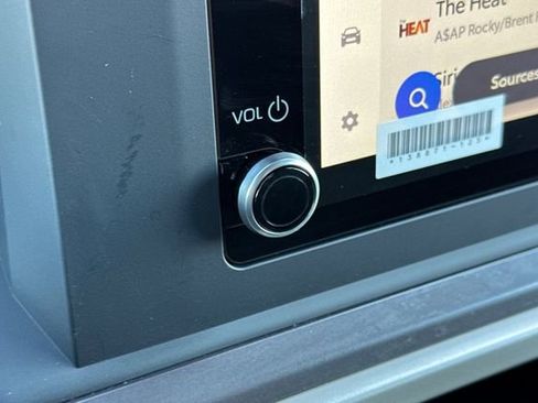 Used 2025 Toyota Tacoma SR5 image 31