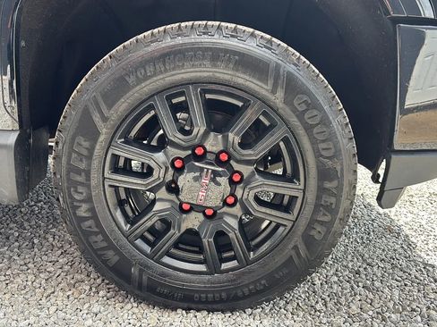 Used 2022 GMC Sierra 2500 AT4 w/ AT4 Premium Plus Package AWD/4WD image 8