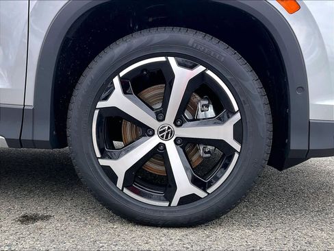 New 2026 Volkswagen Tiguan SE image 8