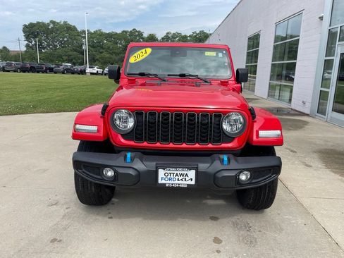 Used 2024 Jeep Wrangler Unlimited w/ Convenience Group AWD/4WD image 3