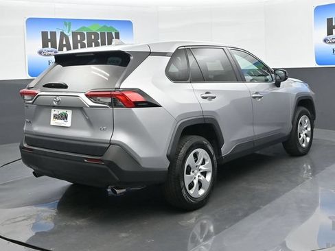 Used 2022 Toyota RAV4 LE FWD image 5