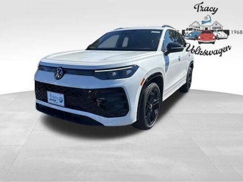 New 2025 Volkswagen Tiguan SE R-Line image 3