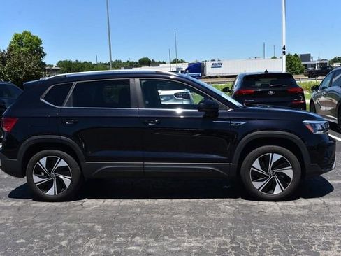 Certified 2024 Volkswagen Taos SE AWD/4WD image 5