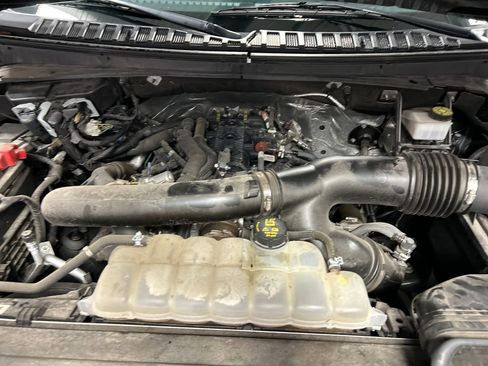 Used 2024 Ford Expedition Max XLT image 27