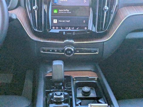 Used 2023 Volvo XC60 B5 Plus image 24