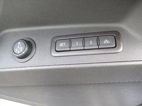 Used 2022 Chevrolet Equinox Premier w/ LPO, Floor Liner Package FWD image 10