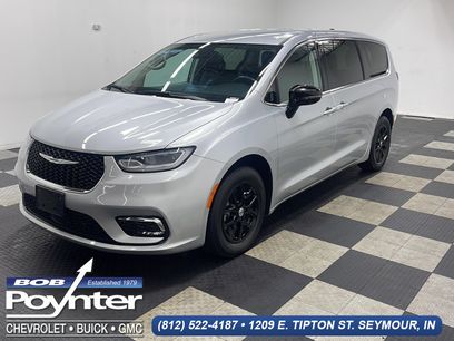 Used 2024 Chrysler Pacifica Touring-L