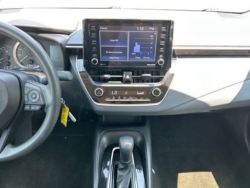 Used 2022 Toyota Corolla LE FWD image 19
