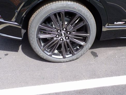 New 2026 Cadillac Lyriq V image 10