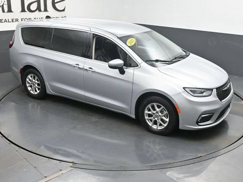 Used 2023 Chrysler Pacifica Touring-L FWD image 39