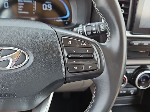 Used 2025 Hyundai Venue SEL FWD image 18