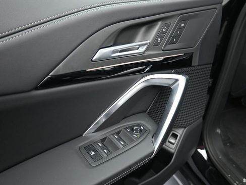 Used 2025 BMW X1 xDrive28i image 9