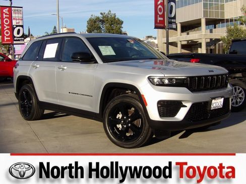 Used 2022 Jeep Grand Cherokee Altitude image 1