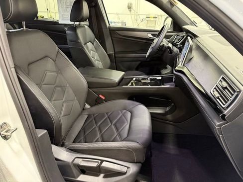 Certified 2024 Volkswagen Atlas Cross Sport SE image 23