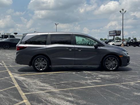 Used 2026 Honda Odyssey Touring image 3