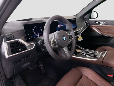 New 2026 BMW X5 xDrive40i w/ M Sport Package AWD/4WD image 10