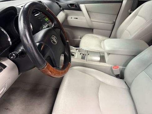 Used 2010 Toyota Highlander 2WD image 9
