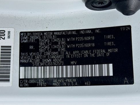 Certified 2025 Toyota Sienna Platinum image 34