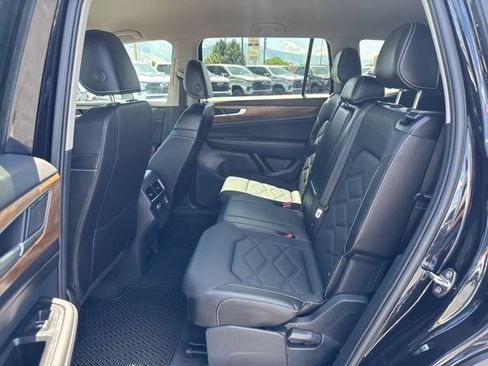 Used 2024 Volkswagen Atlas SE AWD/4WD image 16