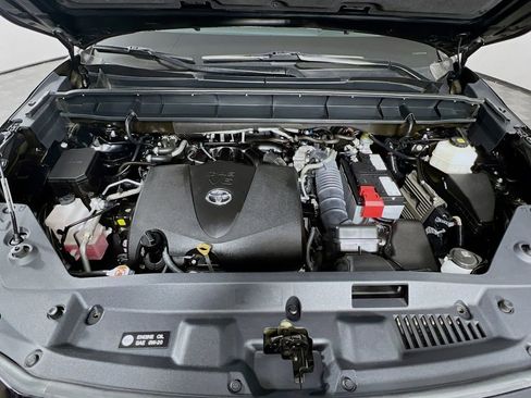 Used 2021 Toyota Highlander XLE image 32