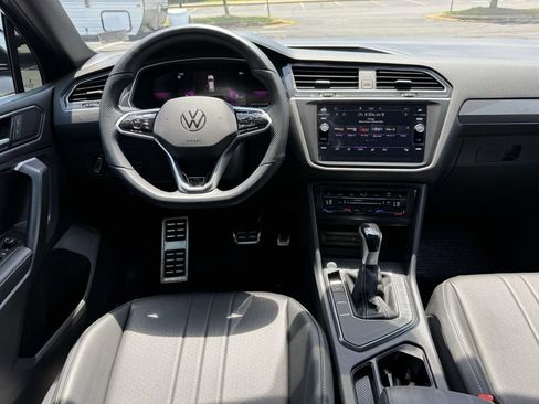 Used 2023 Volkswagen Tiguan SE R-Line FWD image 8