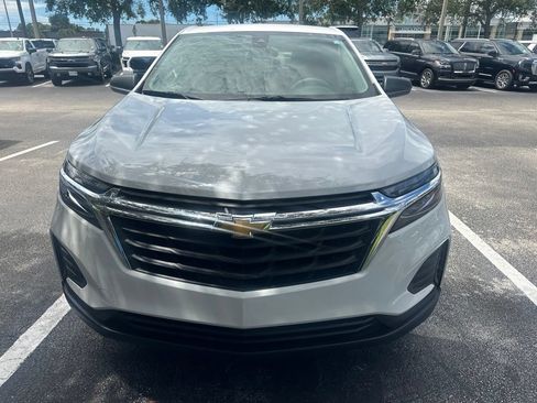 Used 2024 Chevrolet Equinox LS w/ LS Convenience Package FWD image 2