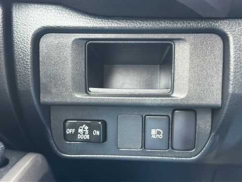 Used 2018 Toyota Tacoma SR5 image 36