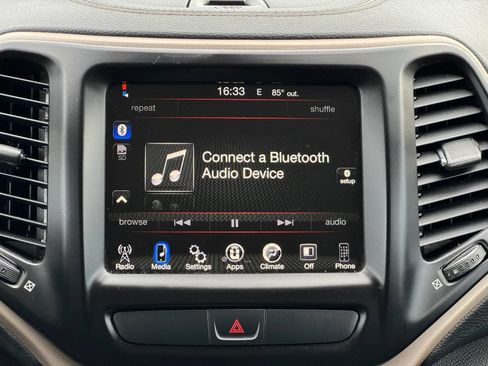 Used 2017 Jeep Cherokee Latitude AWD/4WD image 26