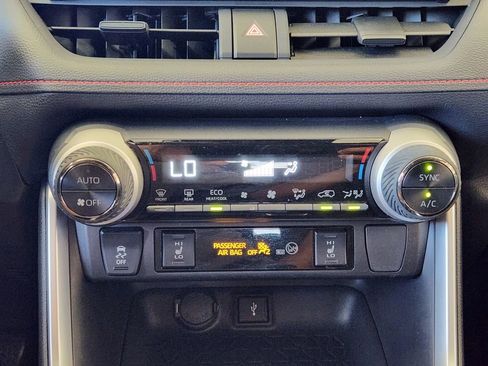 Used 2021 Toyota RAV4 SE w/ Weather & Moonroof Package AWD/4WD image 18